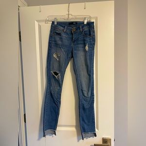 1822 lightly distressed jeans. Size 25. In decent condition.